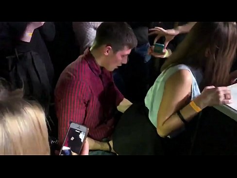 ❤️ Echte seks yn in Russyske nachtclub. 18-jierrich Russysk famke yn 'e anus en fagina neukt yn in nachtclub ❤️ Kwaliteitsporno by porno fy.mysexpics.ru ️❤